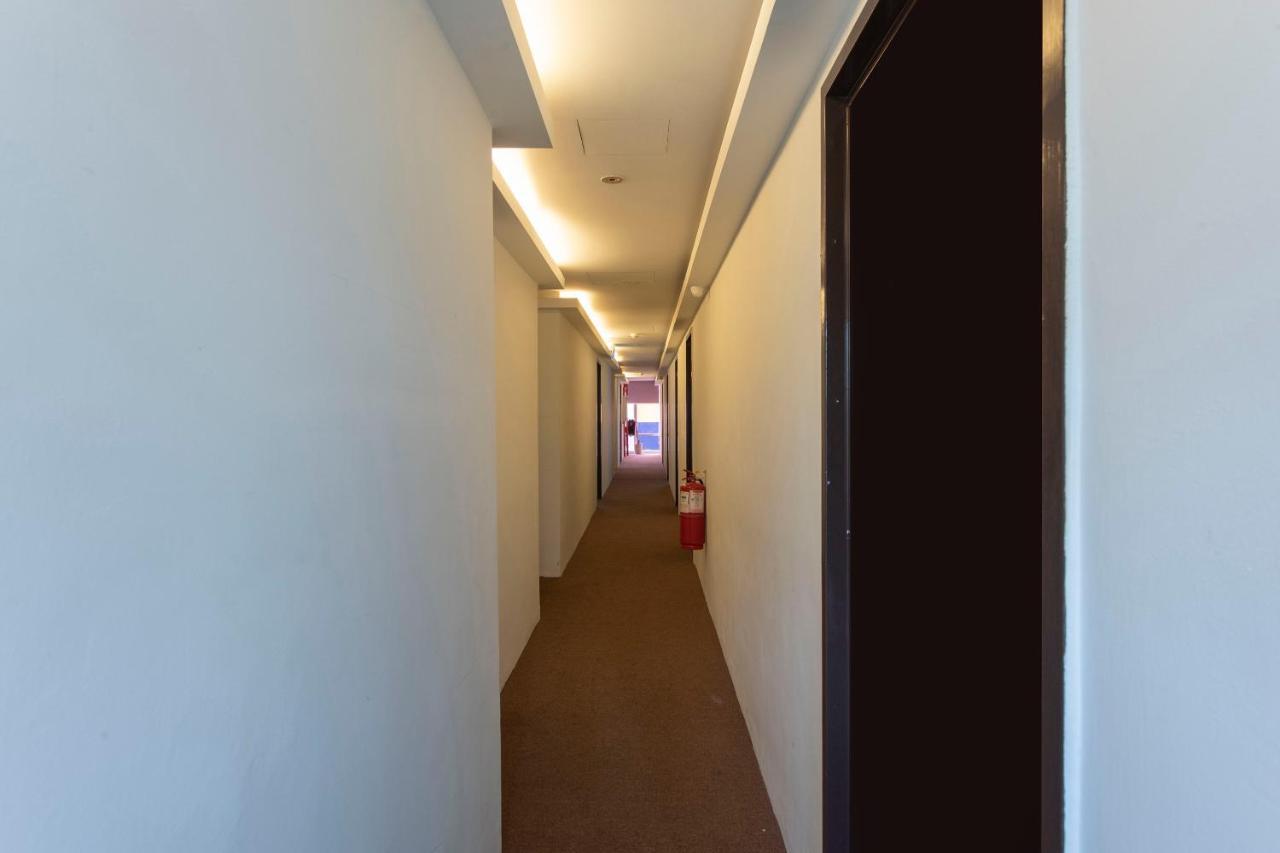 โอโย 90403 นอร์ธ ซิตี้ โฮเทล Hotel ยะโฮร์บาห์รู ภายนอก รูปภาพ